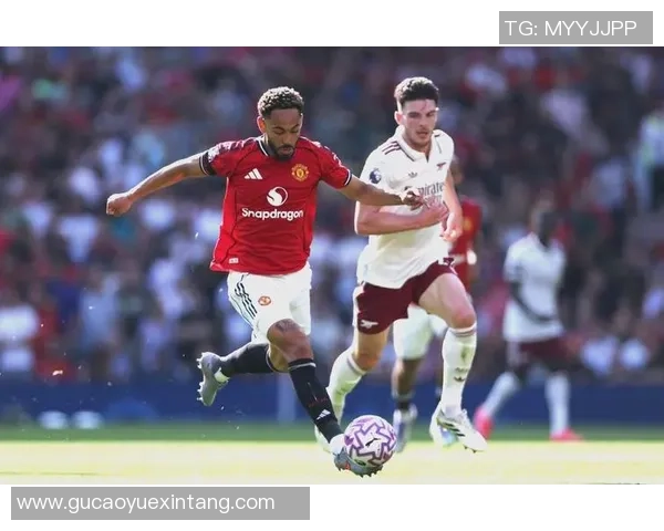 友谊赛平局AC米兰与阿森纳互交白卷神扑瞬间引发全场热议与转会传闻