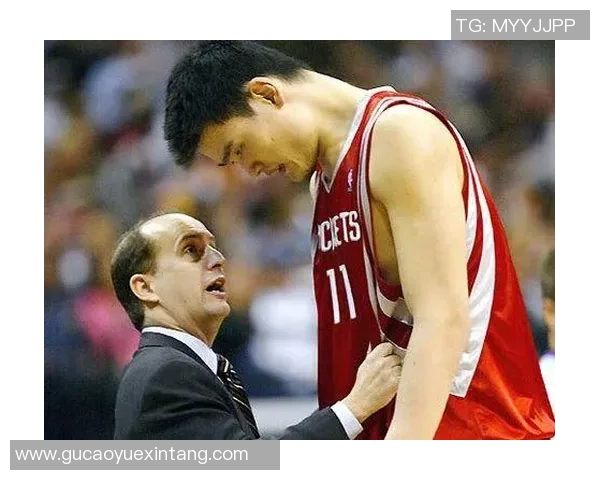 姚明深情回忆队友们的默契配合与共同奋斗的感人故事