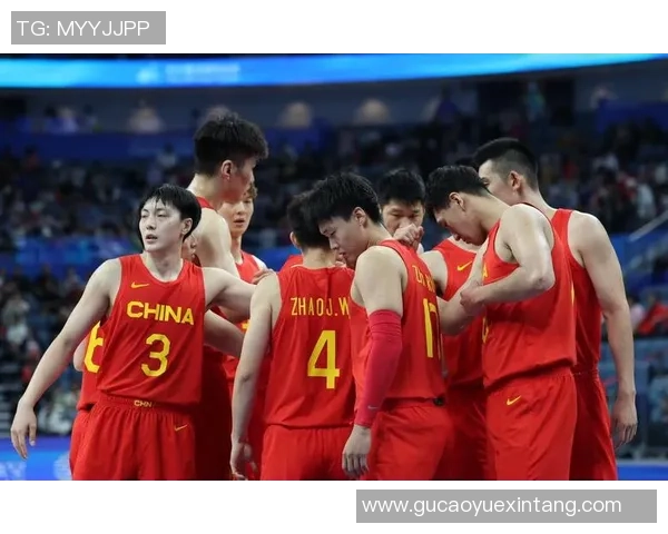 姚明意外受伤胳膊扭伤引发球迷关注恢复情况备受期待