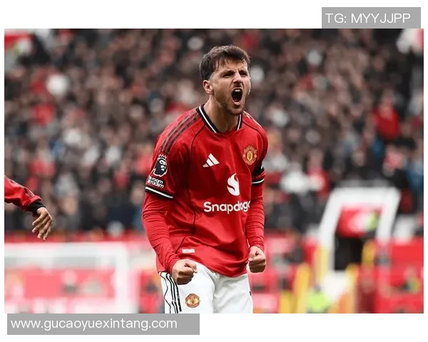 友谊赛激战拜仁与曼联平局红牌争议引发全场热议