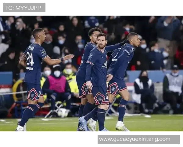 世界杯惊天冷门巴黎圣日耳曼大胜里昂红牌事件引发全场热议