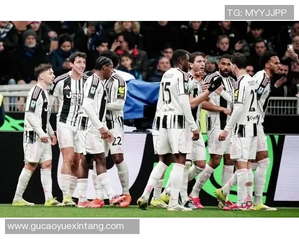 德甲激战：里昂与尤文图斯战成平局绝杀瞬间引发全场狂欢