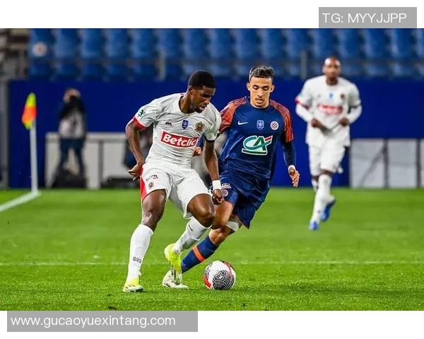 足总杯激战巴萨与波尔图2比2平帽子戏法引发争议判罚全场沸腾