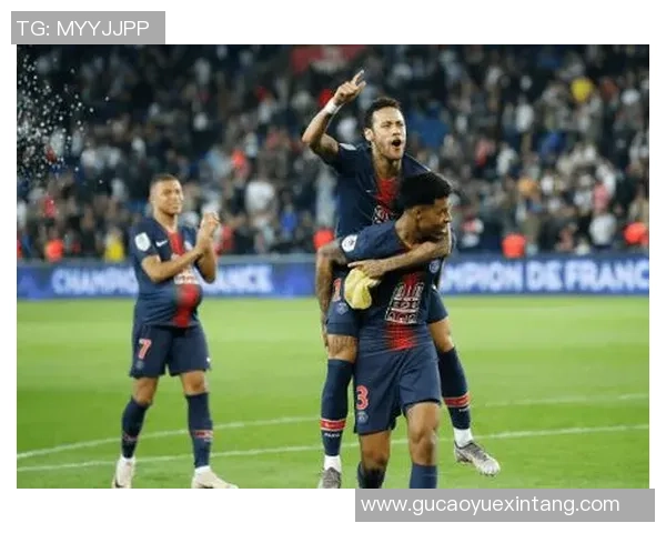 世界杯惊天冷门巴黎圣日耳曼大胜里昂红牌事件引发全场热议